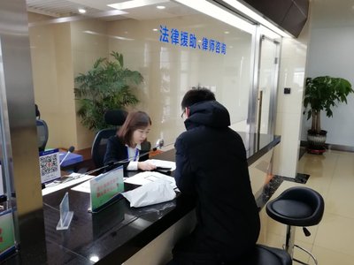 王佺律師在沈河區法院值班提供法律服務